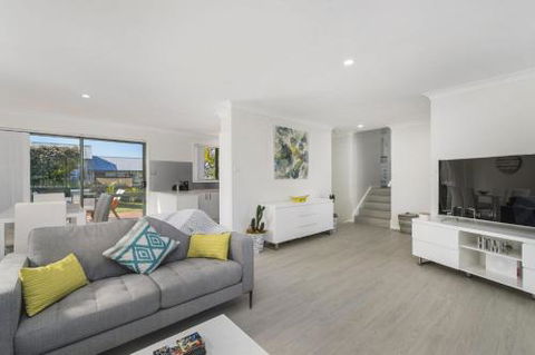 Right At Home In Bonny Hills - Accommodation Daintree 2
