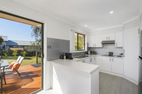 Right At Home In Bonny Hills - Accommodation Daintree 1