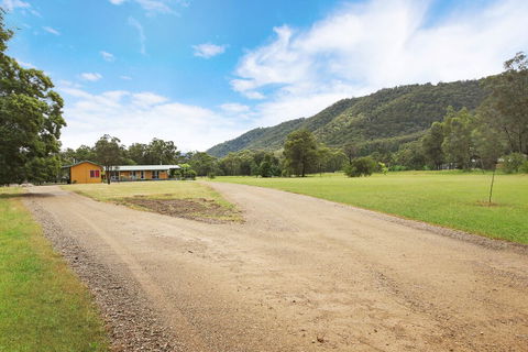 Feathertop Views And Dorm - Accommodation Daintree 0