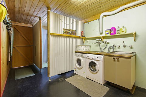 Feathertop Views And Dorm - Accommodation Daintree 4