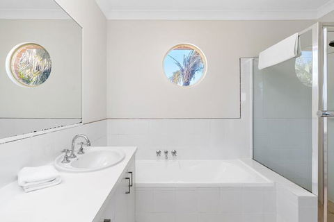 Bayside Court Apartments - Accommodation Daintree 7