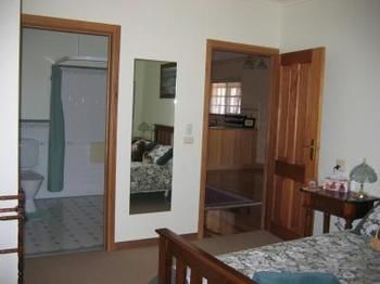 Buttercup Cottage & Private Apartment - Accommodation Daintree 4