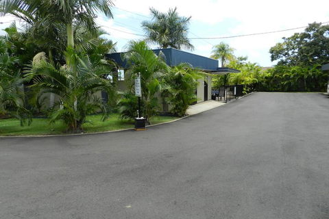 Golden Palms Motor Inn - Accommodation Daintree 2