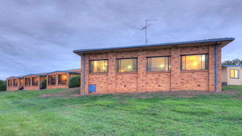 Jacaranda Motor Lodge - Accommodation Daintree 2