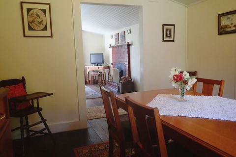 Glenbrook House And Cottage - Accommodation Daintree 6