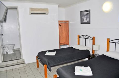 Airlie Waterfront Accommodation - Accommodation Daintree 6