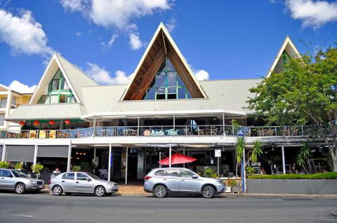 Airlie Waterfront Accommodation - Accommodation Daintree 0