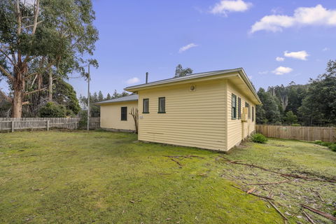 Giants Table And Cottages - Accommodation Daintree 0