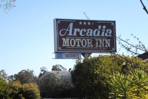 Arcadia Motor Inn - Accommodation Daintree 0