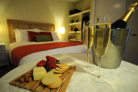 Gisborne Peak Winery Cottages - Accommodation Daintree 4