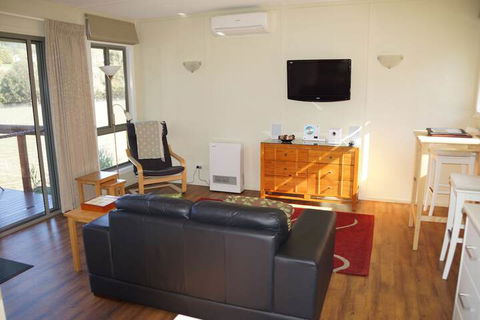 Gisborne Peak Winery Cottages - Accommodation Daintree 6