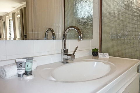 Jadran Motel & El Jays Holiday Lodge - Accommodation Daintree 7