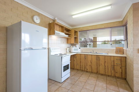 Albany Holiday Units - Accommodation Daintree 2