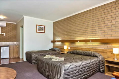Holbrook Town Centre Motor Inn - Accommodation Daintree 7