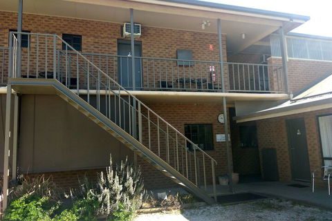 Holbrook Town Centre Motor Inn - Accommodation Daintree 4