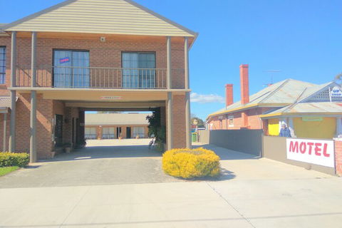 Holbrook Town Centre Motor Inn - Accommodation Daintree 5