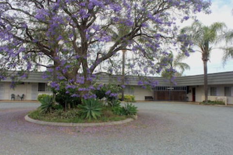 Aromet Motor Inn - Accommodation Daintree 0