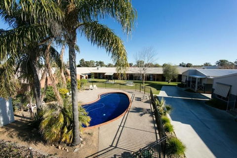 Ashleigh Court Motor Inn - Accommodation Daintree 1
