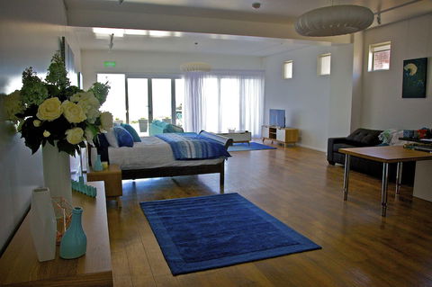 Penguin Beachfront Apartments - Accommodation Daintree 4