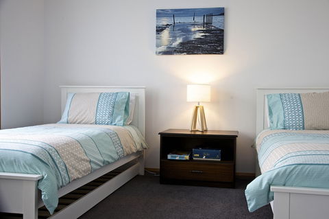Penguin Beachfront Apartments - Accommodation Daintree 2