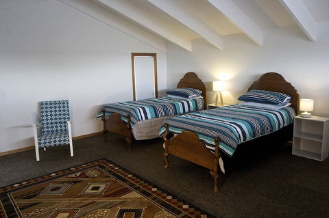 Penguin Beachfront Apartments - Accommodation Daintree 1