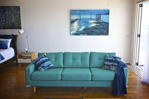 Penguin Beachfront Apartments - Accommodation Daintree 5