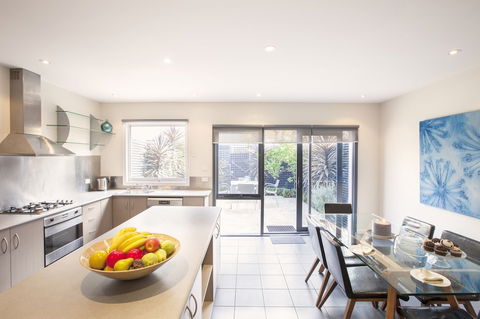 BOUTIQUE STAYS - Roxys Place - Accommodation Daintree 2