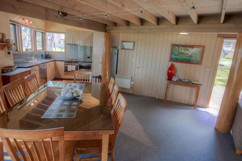 Sharpys Chalet - Accommodation Daintree 3