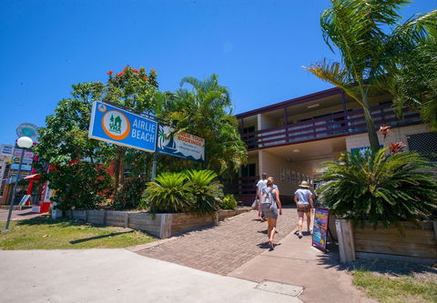Airlie Beach YHA - Hostel - Accommodation Daintree 0