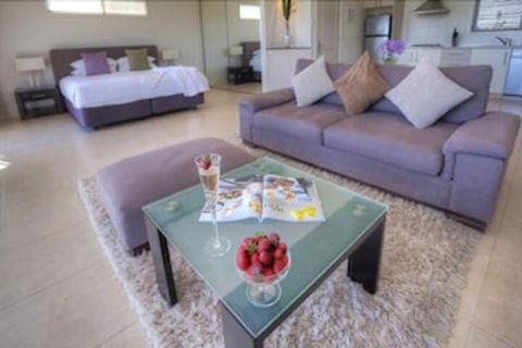 Azjure Studio Retreat - Accommodation Daintree 4