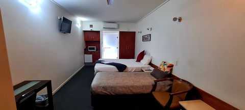 Ayr Travellers Motel - Accommodation Daintree 4