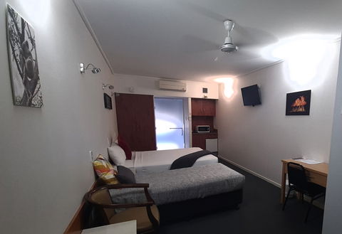 Ayr Travellers Motel - Accommodation Daintree 3