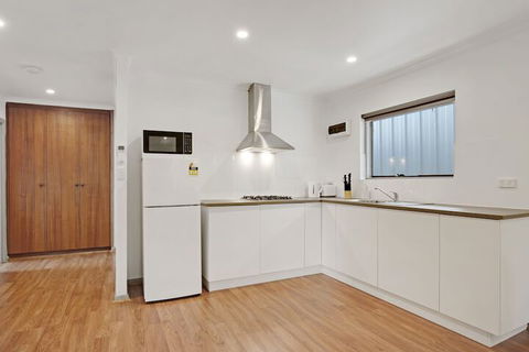 Adelaide Holiday Homes - Accommodation Daintree 7