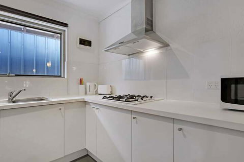 Adelaide Holiday Homes - Accommodation Daintree 6