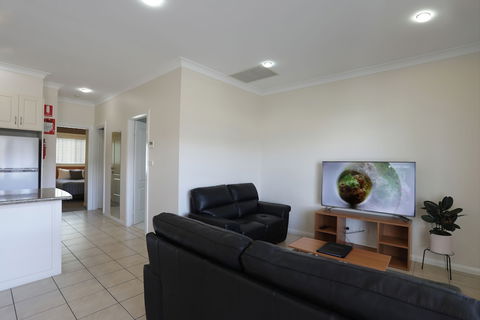 Cadman Motor Inn & Apartments - Accommodation Daintree 1