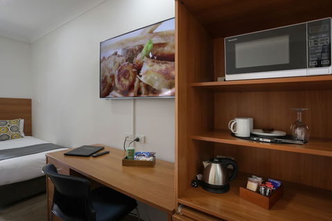 Cadman Motor Inn & Apartments - Accommodation Daintree 3