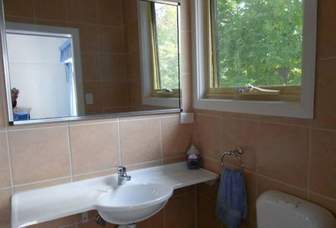 Hillview Oak B & B - Accommodation Daintree 3