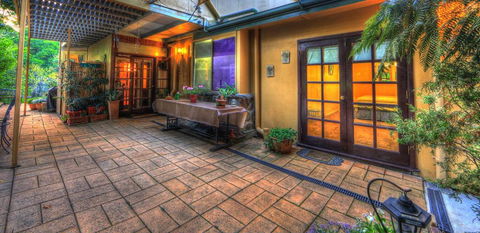 Hillview Oak B & B - Accommodation Daintree 2