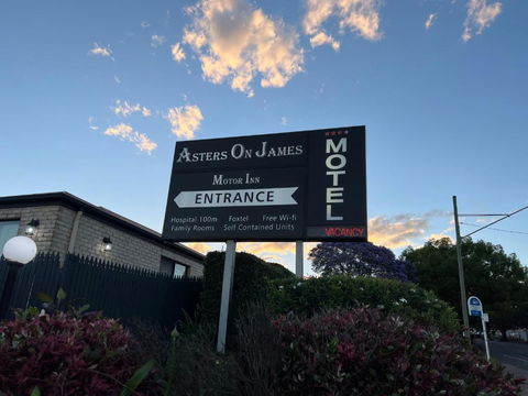 Asters On James Motor Inn - Accommodation Daintree 2
