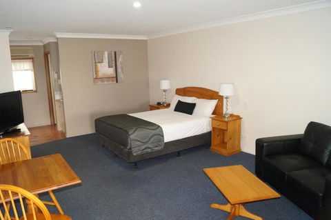 Asters On James Motor Inn - Accommodation Daintree 6