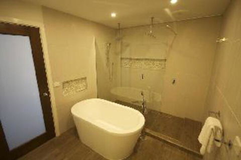 Mayfair Serviced Apartments - Accommodation Daintree 0