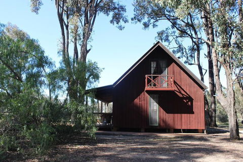 Krinklewood Cottage & Train Carriages - Accommodation Daintree 5