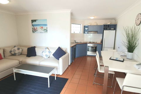 Scarborough Beach Front Resort Shell 4 - Accommodation Daintree 1