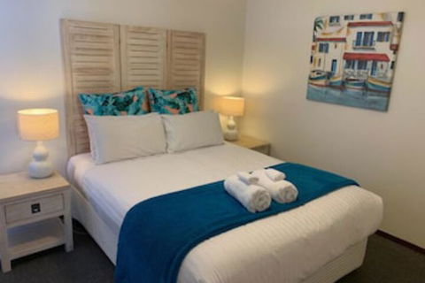 Scarborough Beach Front Resort Shell 4 - Accommodation Daintree 0