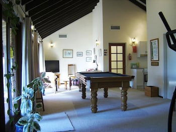 Eleebana Guest House - Accommodation Daintree 2