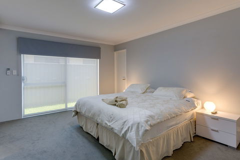 Rainbow Dream House PERTH Holiday Home - Accommodation Daintree 6
