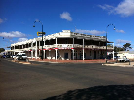 Cobar NSW Accommodation Daintree