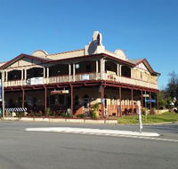 The Royal Hotel - Accommodation Daintree