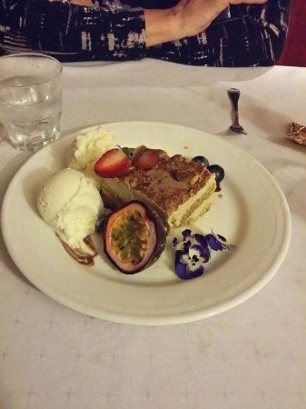 Anna's Restaurant - Accommodation Daintree 0