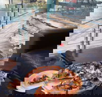 Little Caesars - Sorrento - Accommodation Daintree